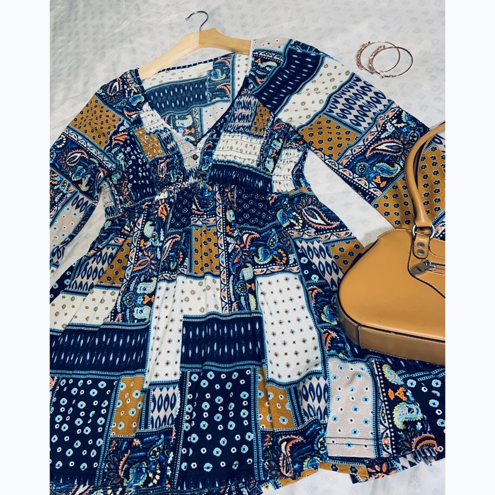 V-neck patchwork print blouse - Picture 3 of 9